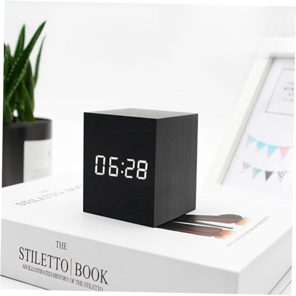 SUENTA Kompakte Mini LED Digitalwecker Helligkeit Nachtmodus Schwarz und Weiß