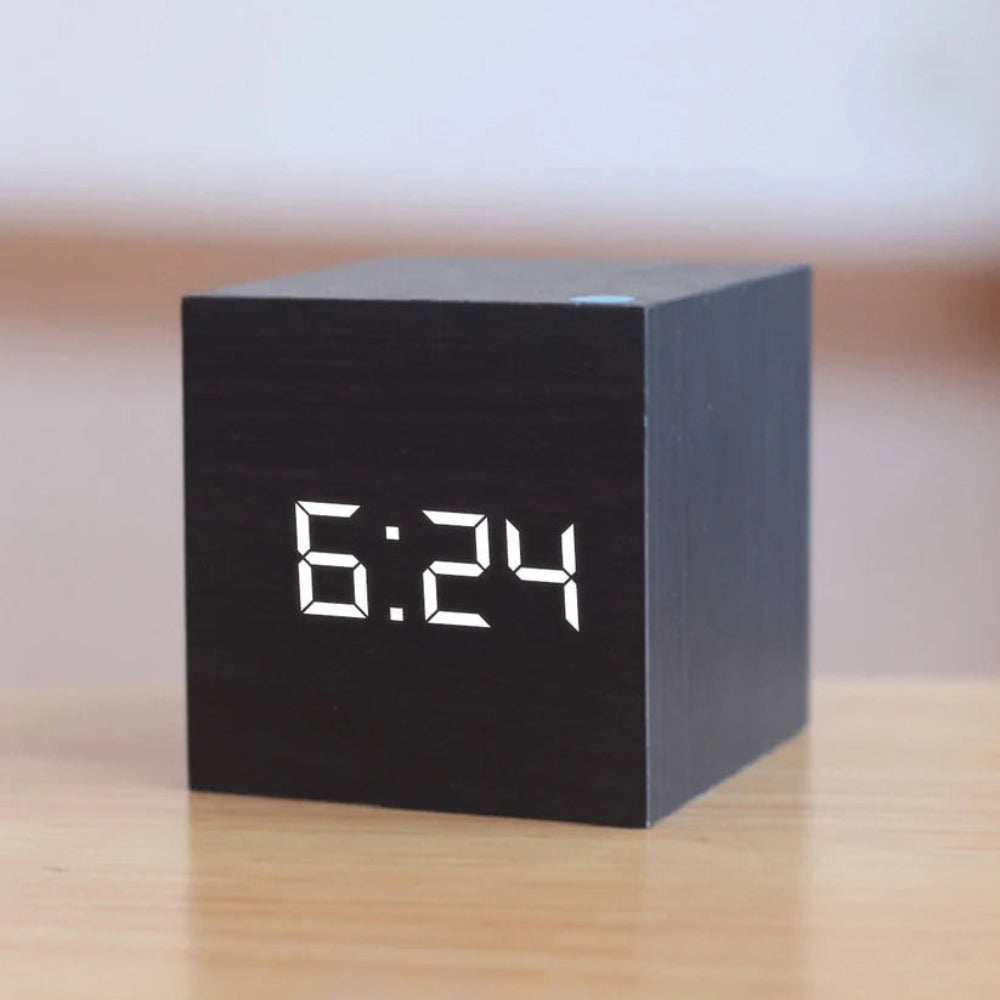 SUENTA Kompakte Mini LED Digitalwecker Helligkeit Nachtmodus