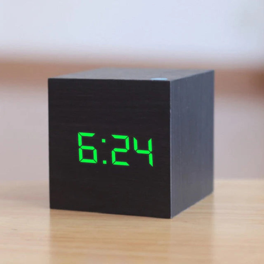 SUENTA Kompakte Mini LED Digitalwecker Helligkeit Nachtmodus Schwarz-Grün