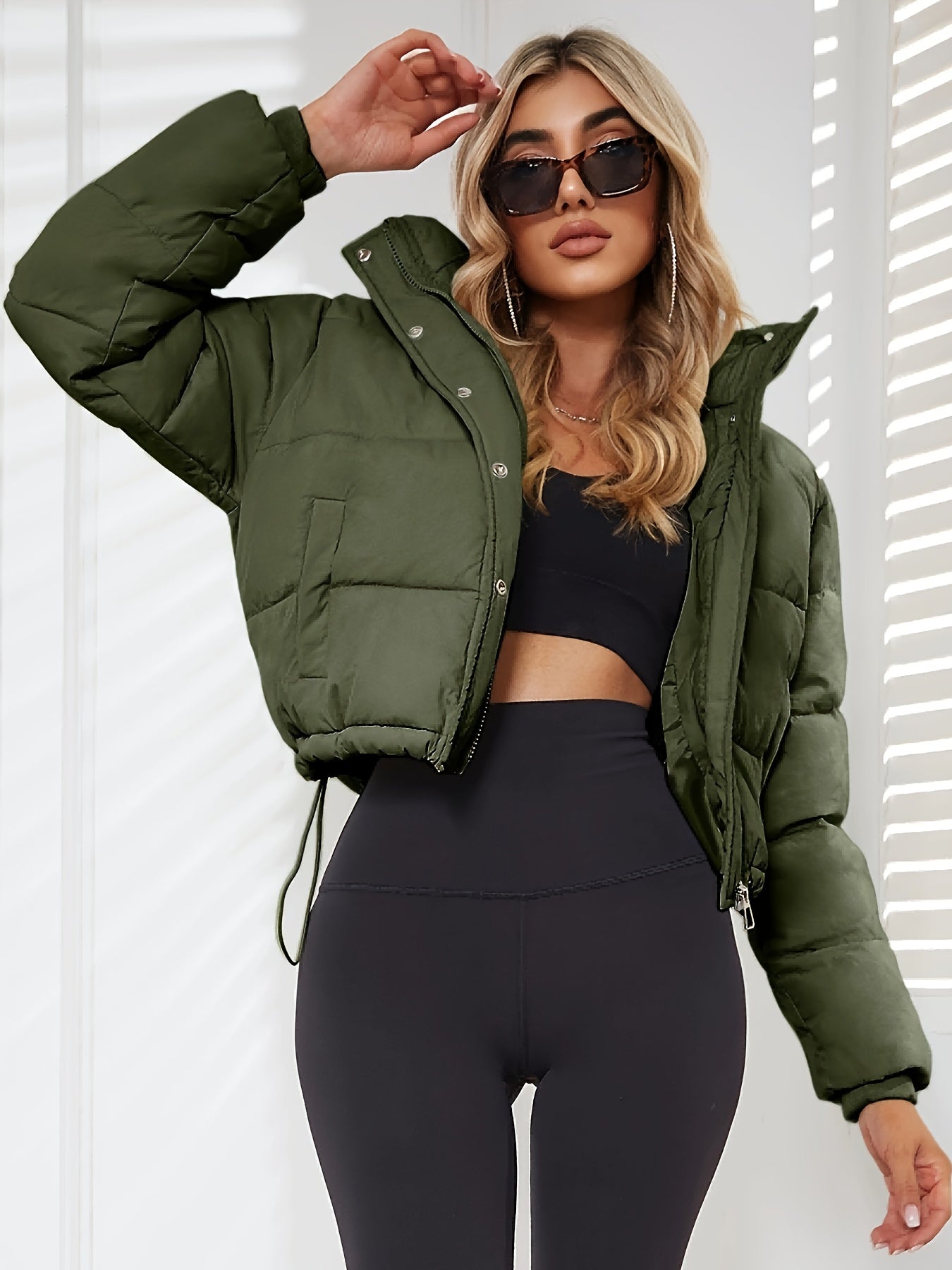 SUENTA Somiya Damen Übergangsjacke - Kurz, Warm mit Kapuze Armeegrün