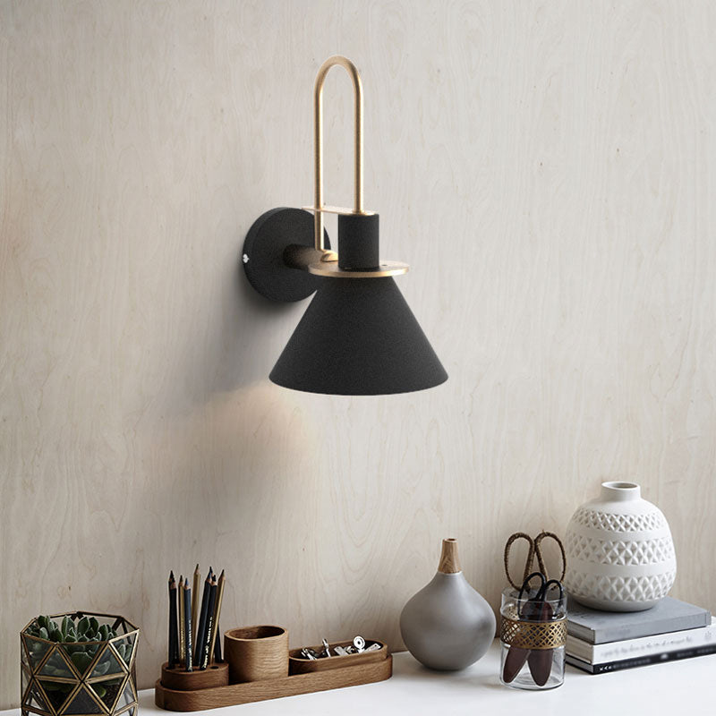 SUENTA Kegel-Wandleuchte Macaron Schwarz Weiß Grün Metall 1-Licht