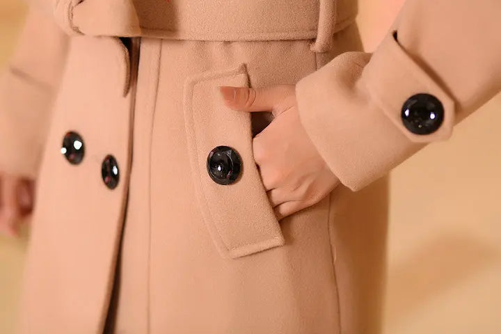 SUENTA Dame Luxuriöser Pelzmantel Anspruchsvolle Eleganz Wärme