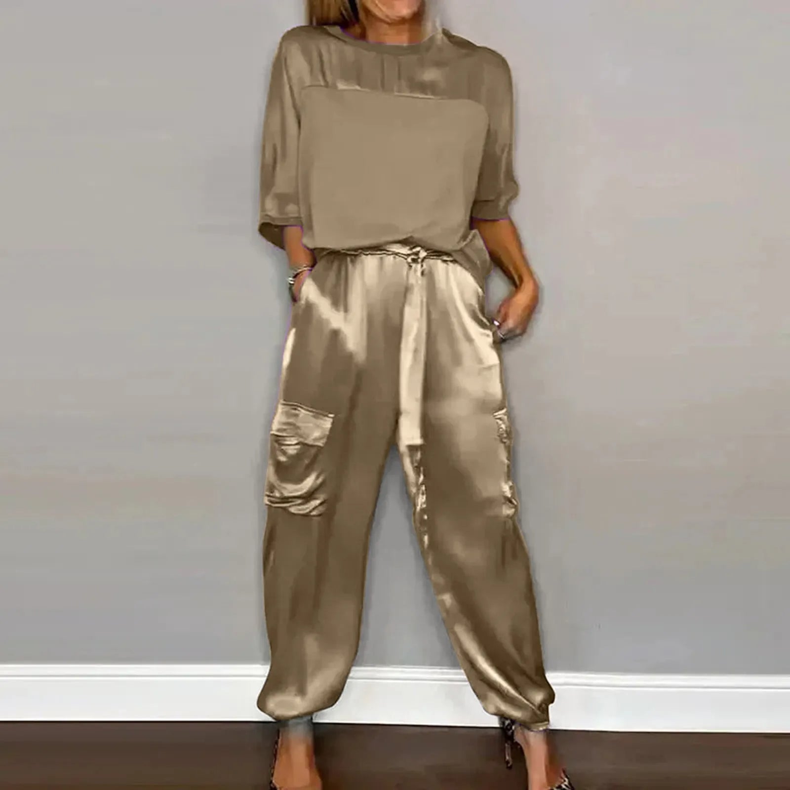 SUENTA Damen Satin Zweiteiler – Elegantes Set mit Halbärmeliger Atmungsaktiver Bluse Gold