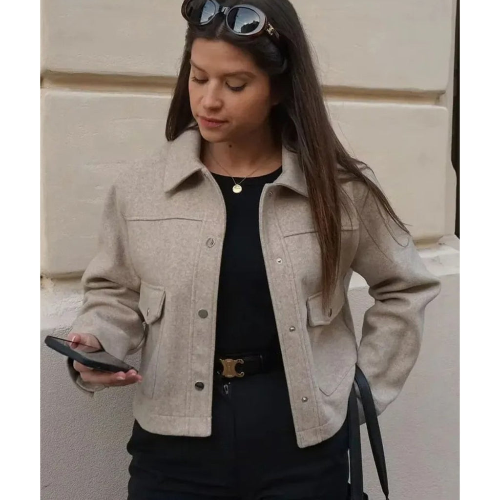 SUENTA Inspire | Schicke Übergangsjacke für Damen – Kurze Jacke mit Knöpfen und Taschen für den Alltag