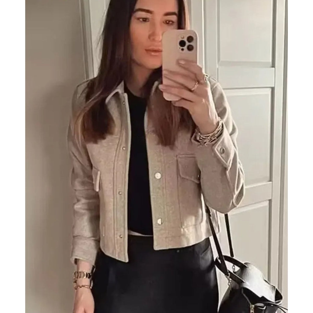 SUENTA Inspire | Schicke Übergangsjacke für Damen – Kurze Jacke mit Knöpfen und Taschen für den Alltag