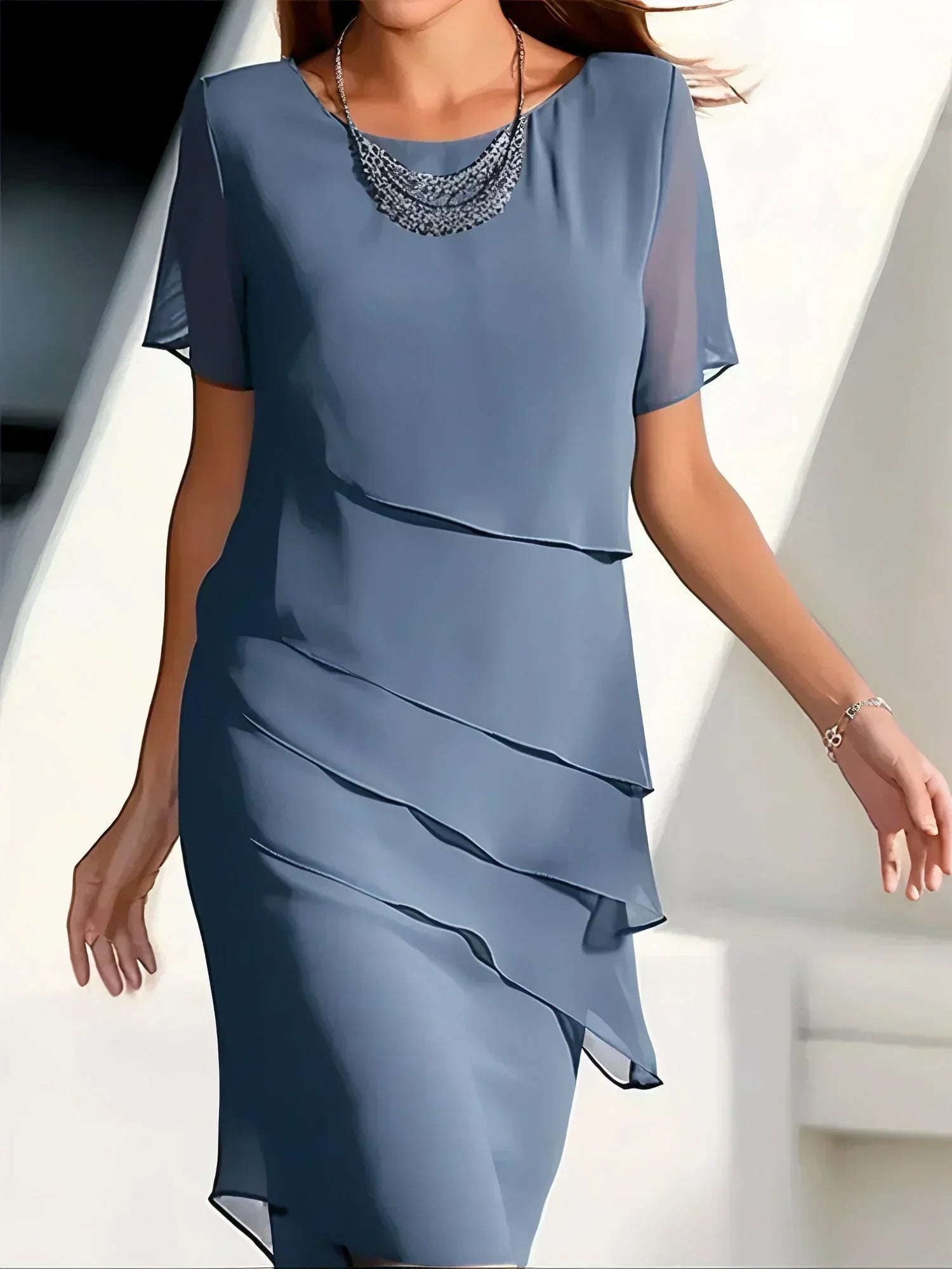 Amiya – Elegantes Schlankmachendes Kleid