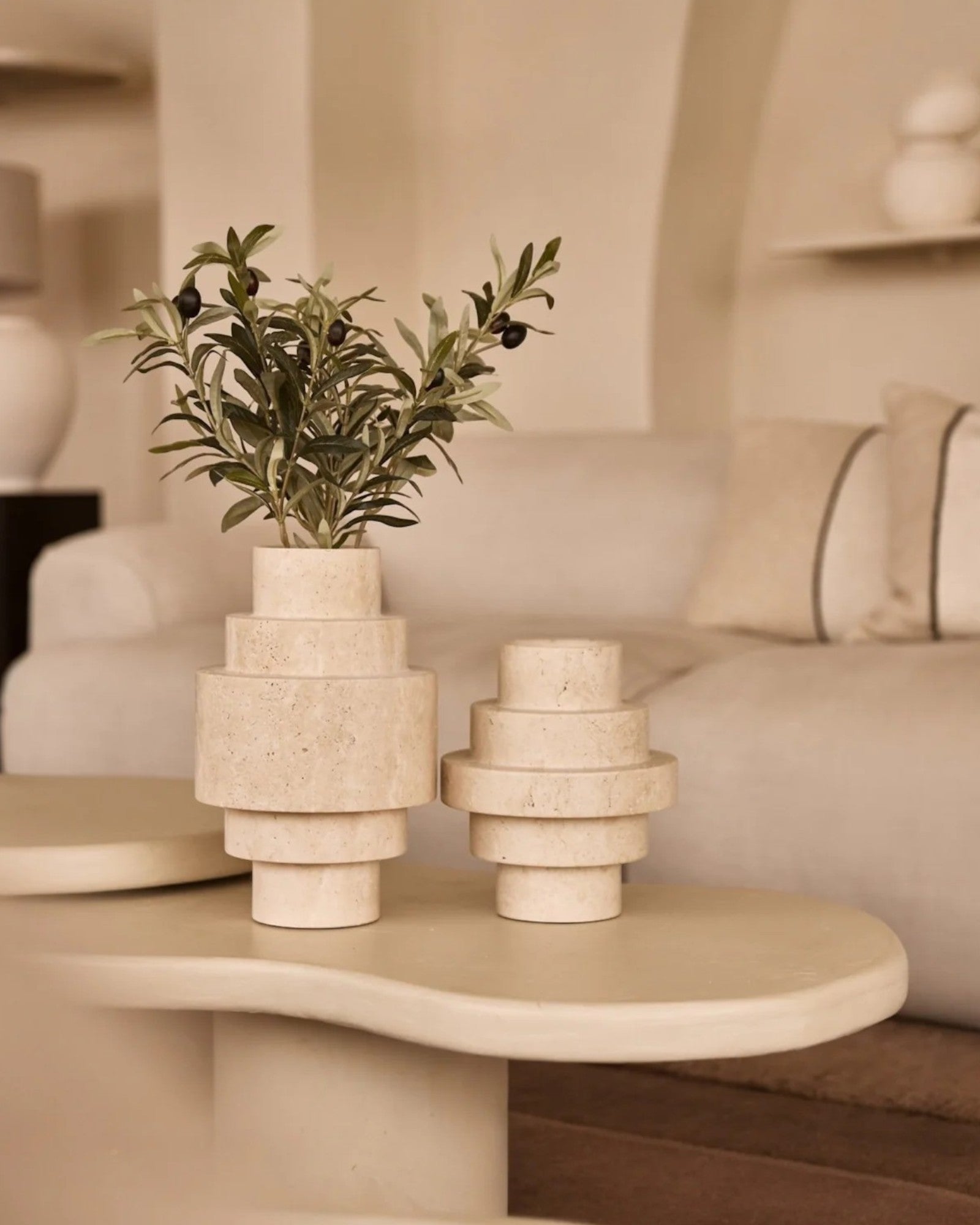 Bodenvase Beige Travertin Geometrisches Design für Moderne Dekoration 1