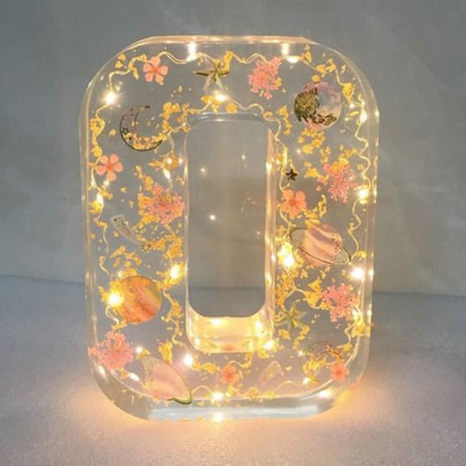 SUENTA Buchstaben-Harzlampe getrockneten Blumen Buchstabendesign O
