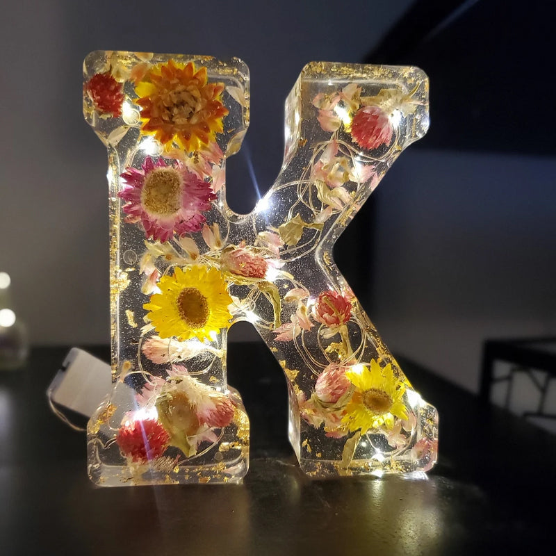SUENTA Buchstaben-Harzlampe getrockneten Blumen Buchstabendesign K