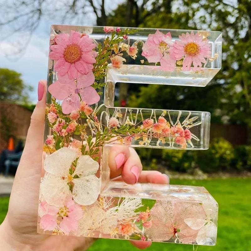 SUENTA Buchstaben-Harzlampe getrockneten Blumen Buchstabendesign E