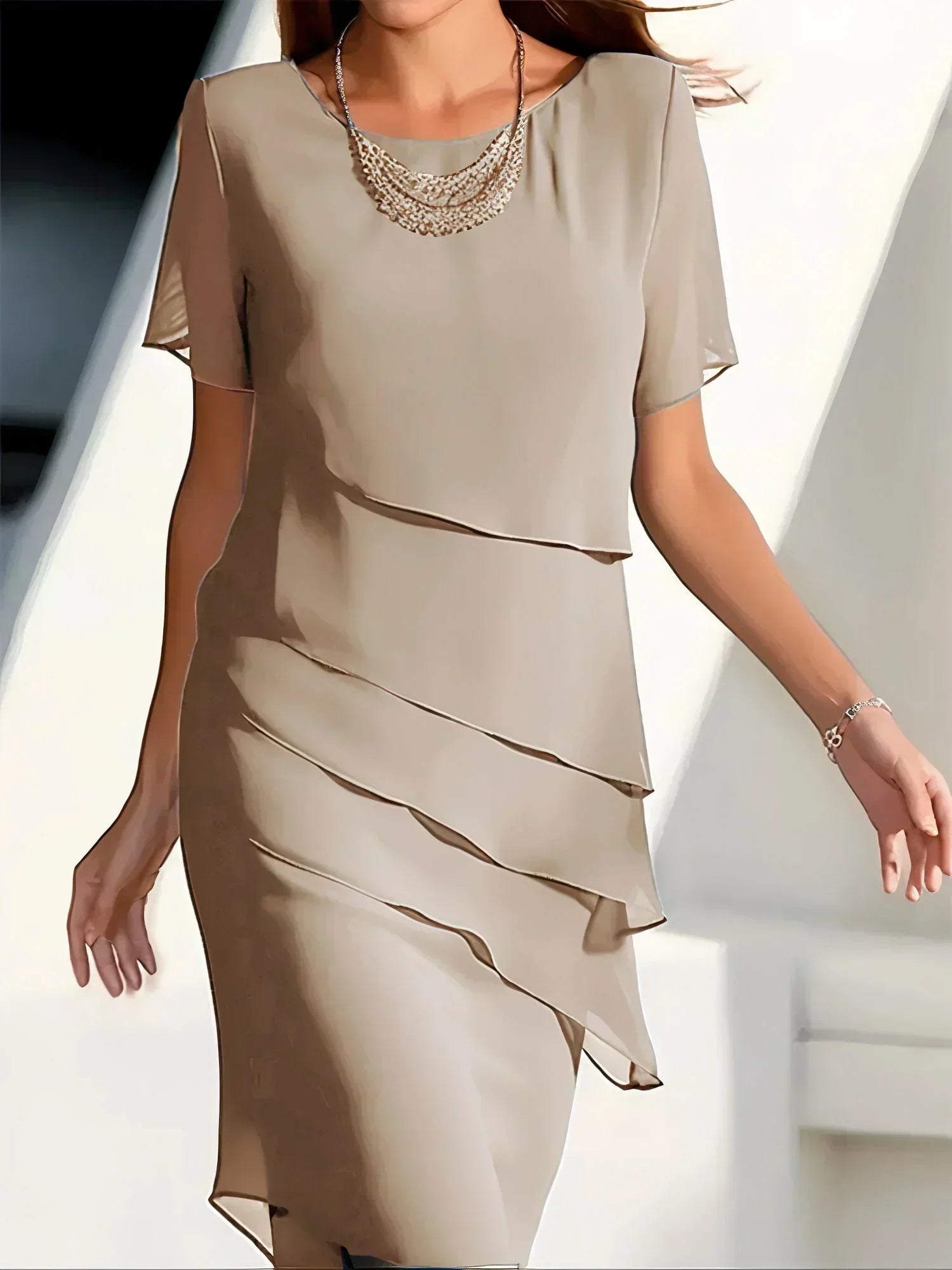 Amiya – Elegantes Schlankmachendes Kleid