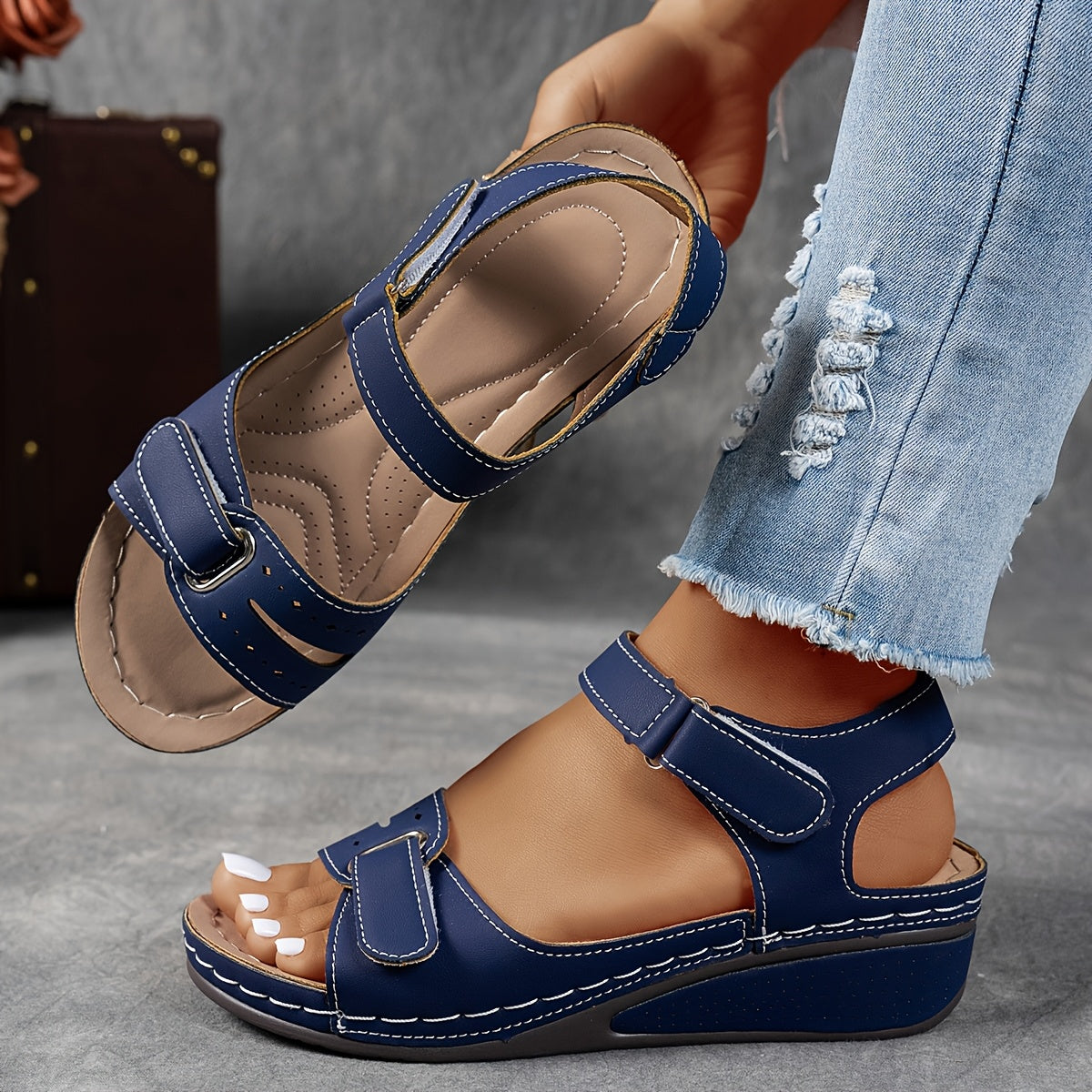 SUENTA Manda | Damen Sandalen – Verstellbare Riemen, Weich Gepolsterte Sohle & Individuelle Passform Blau