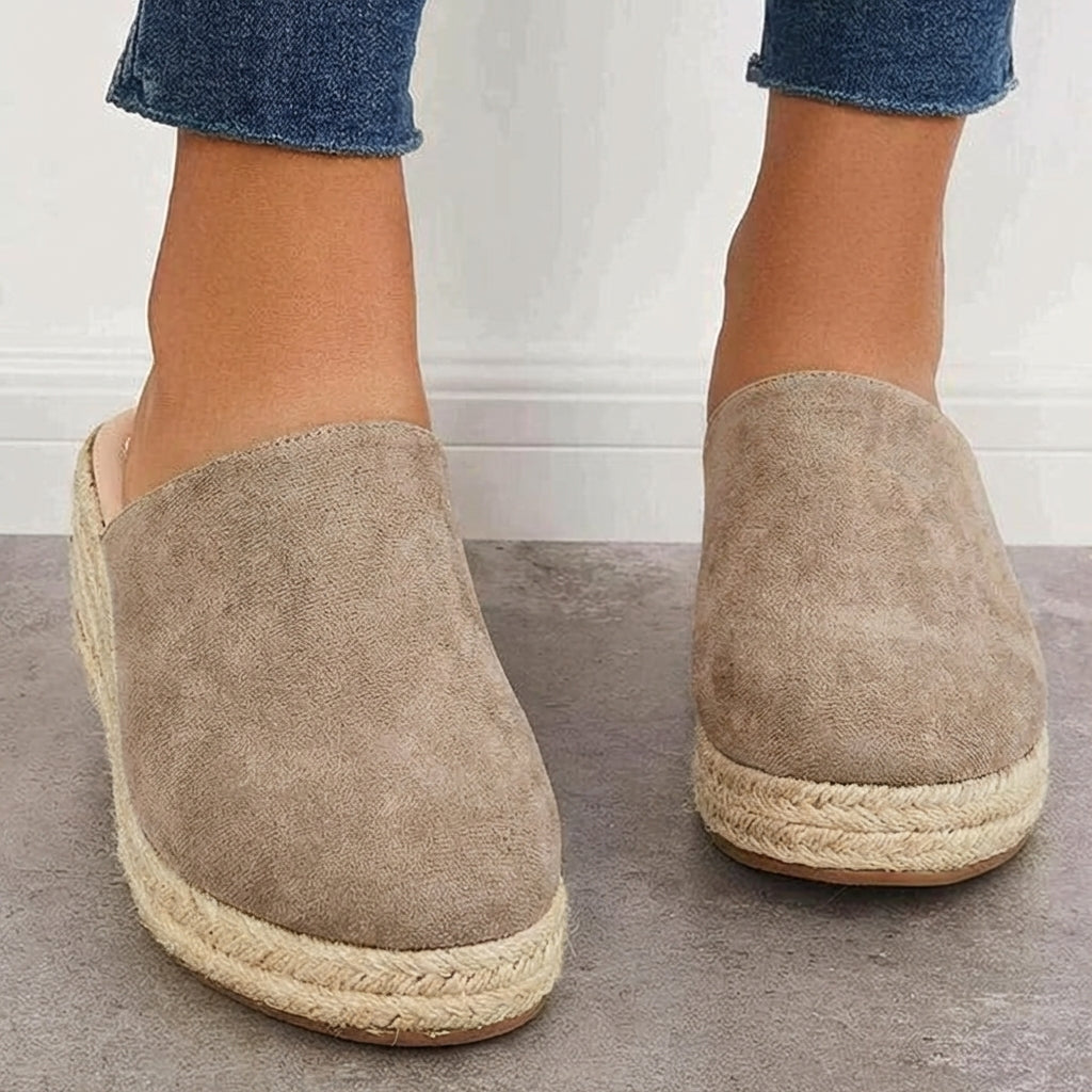 SUENTA Elegante Espadrille-Keilpantoletten mit schlankem, geschlossenem Zehenbereich Braun