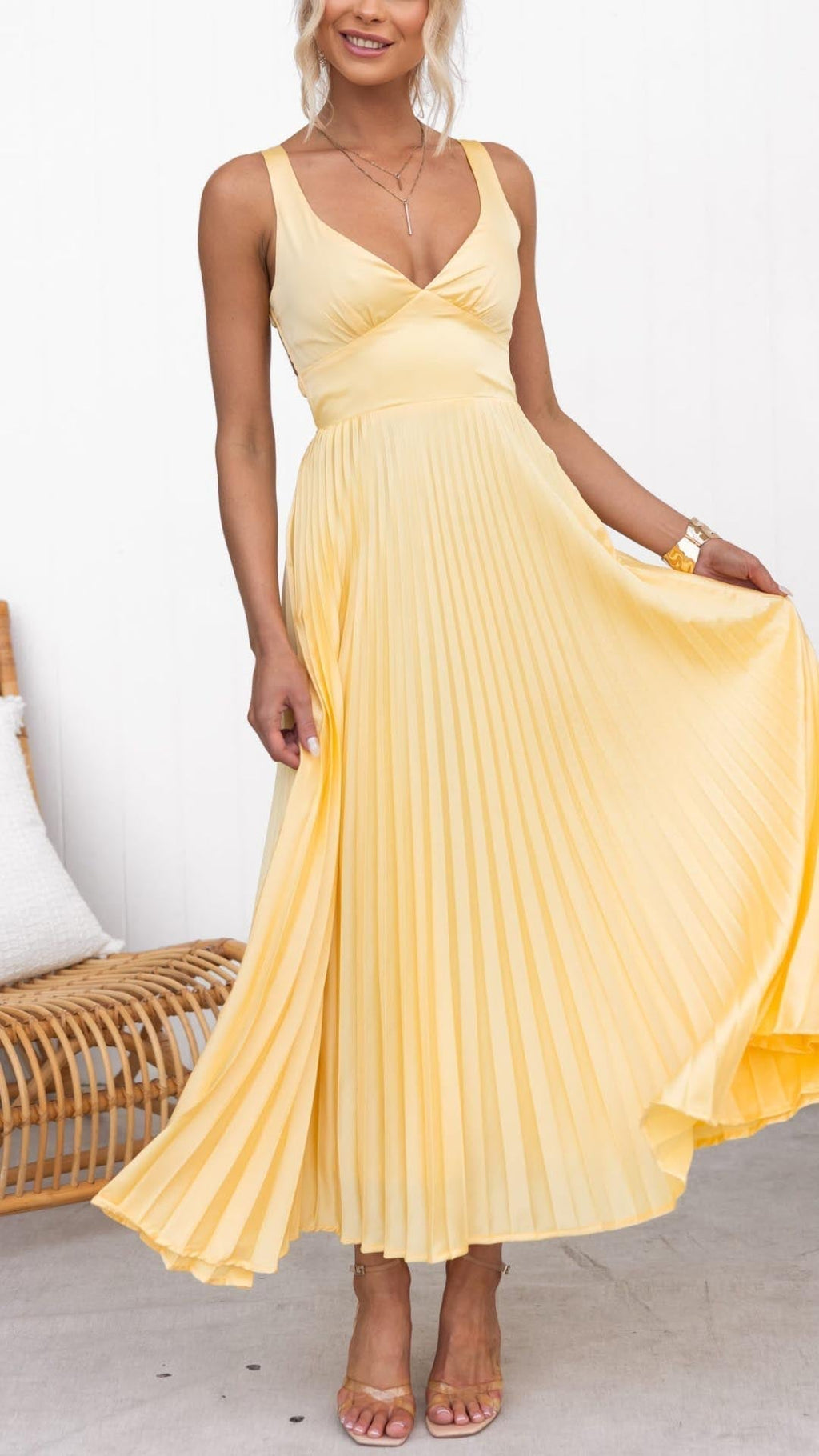 SUENTA Damen Plisseekleid Sonnengelb – V-Ausschnitt & Fliessende Silhouette Gelb