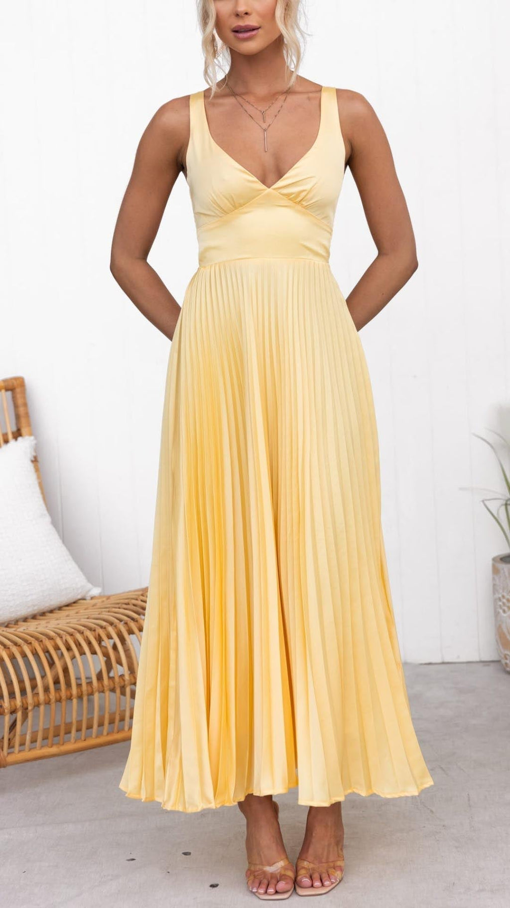 SUENTA Damen Plisseekleid Sonnengelb – V-Ausschnitt & Fliessende Silhouette