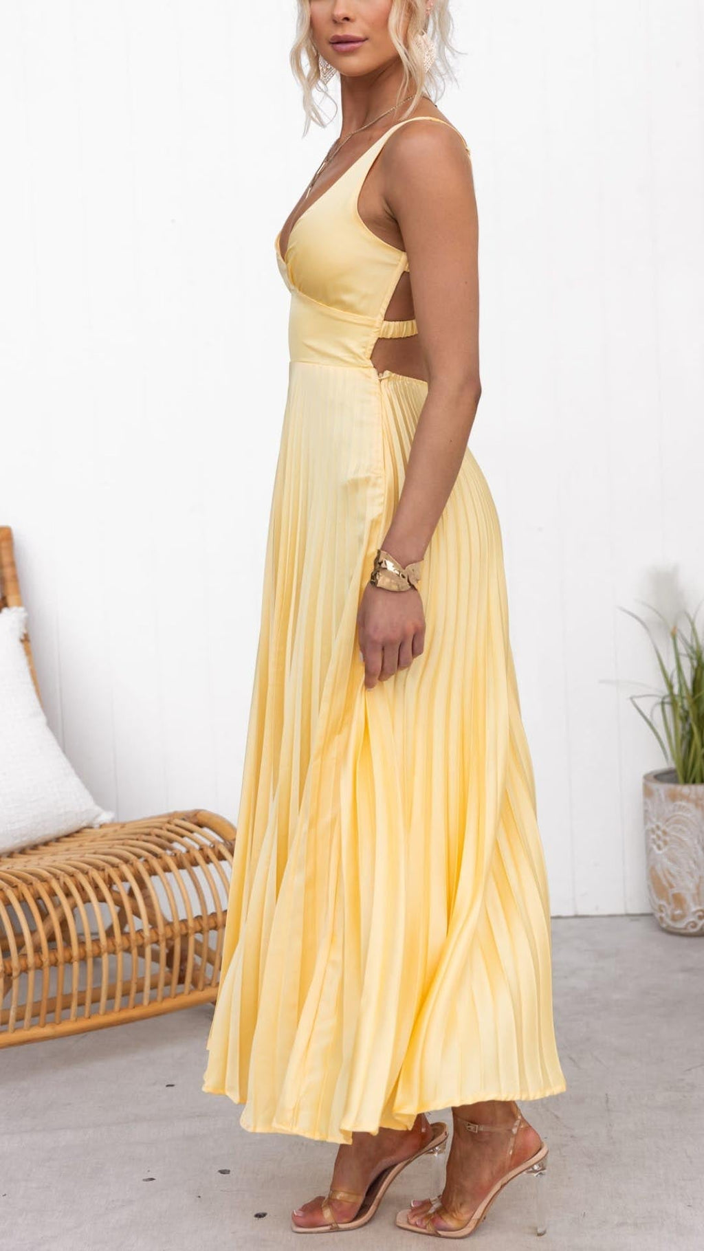 SUENTA Damen Plisseekleid Sonnengelb – V-Ausschnitt & Fliessende Silhouette