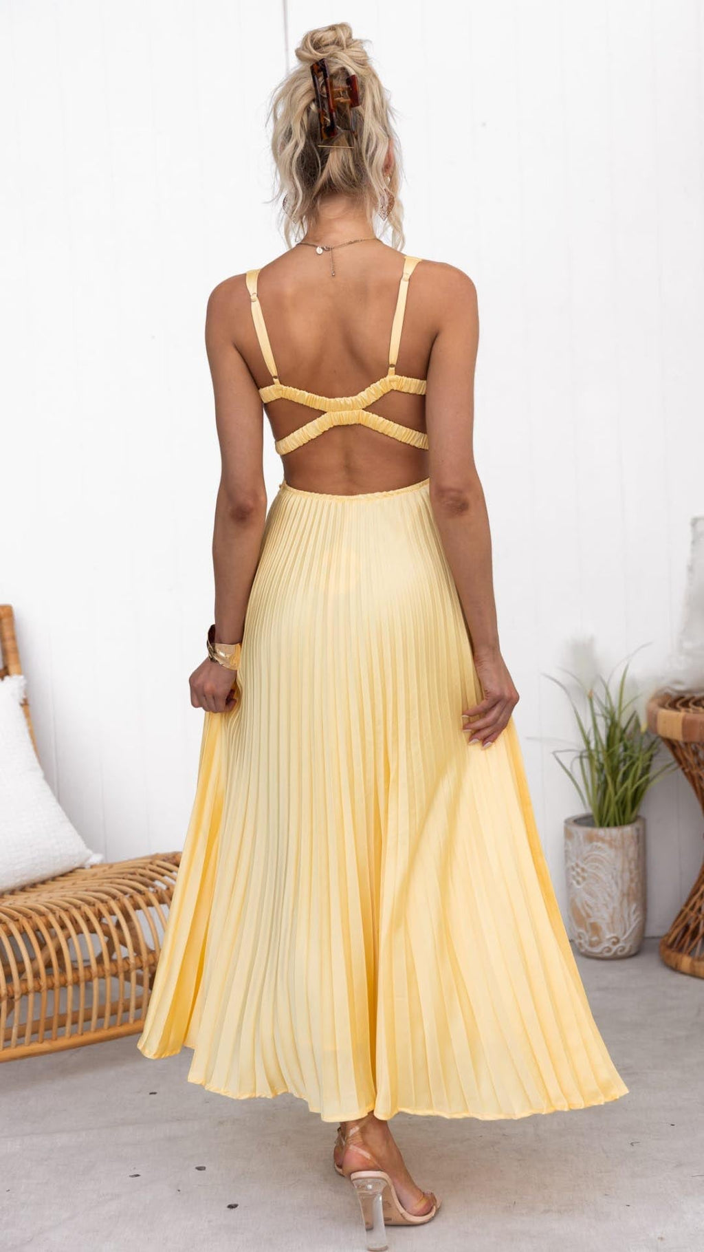 SUENTA Damen Plisseekleid Sonnengelb – V-Ausschnitt & Fliessende Silhouette