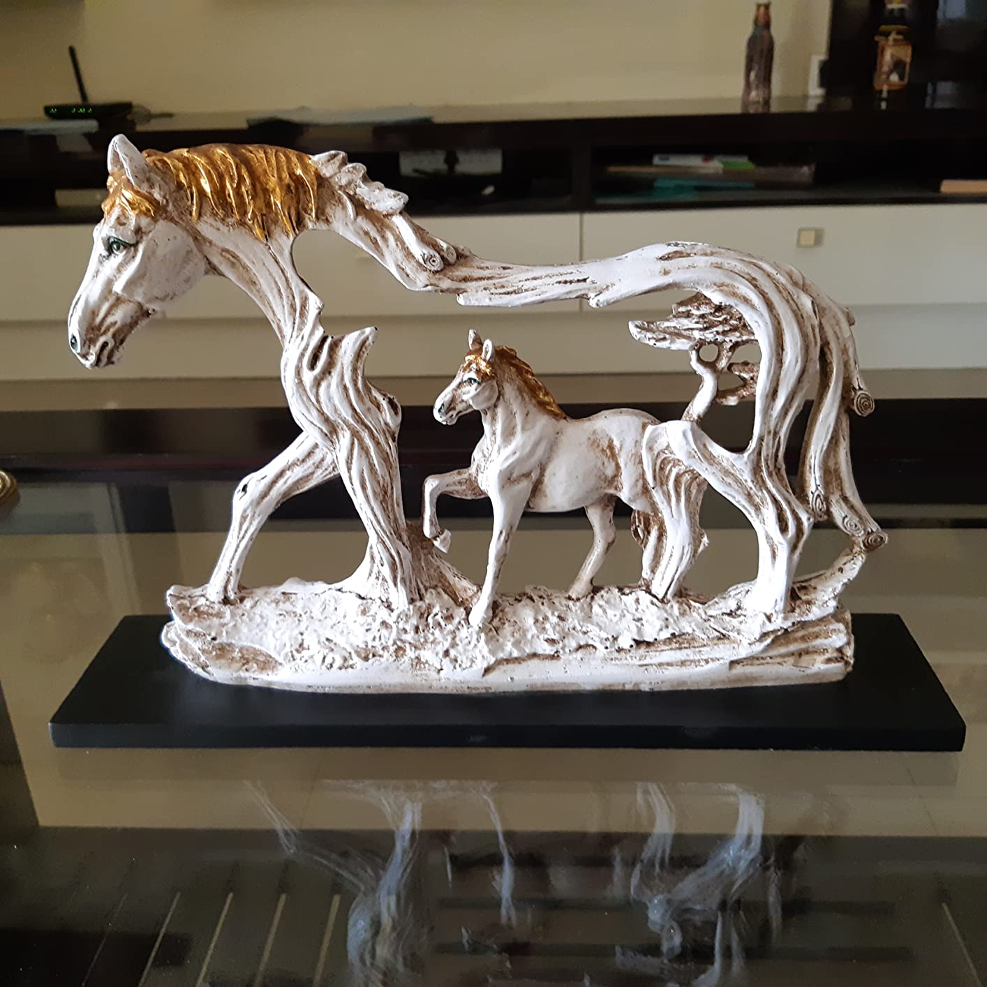 SUENTA Elegante Pferde-Skulptur mit Kunstvollem Baumrahmen