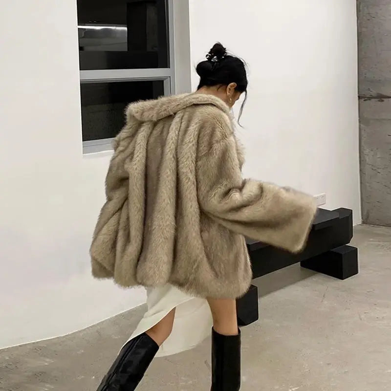 SUENTA Damen Pelzmantel Plüschpelzmode Luxuriösen Glamour Textur