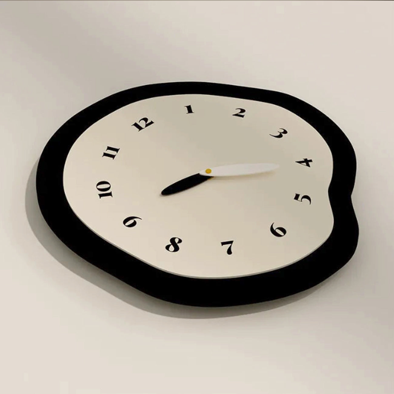 SUENTA Geformte Zeitwanduhr Abstraktes Design Leise Quarzpendelwerk