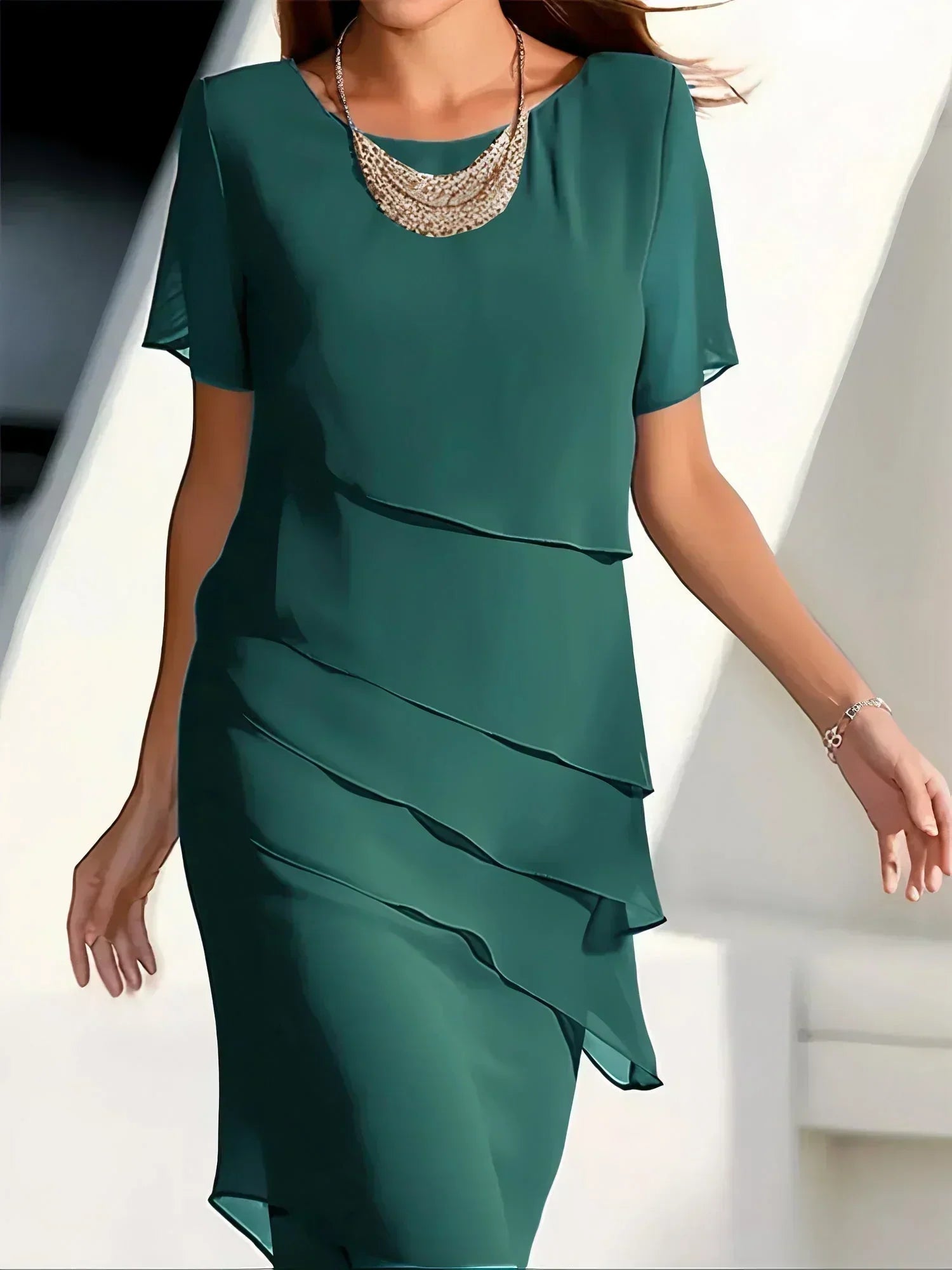 Amiya – Elegantes Schlankmachendes Kleid