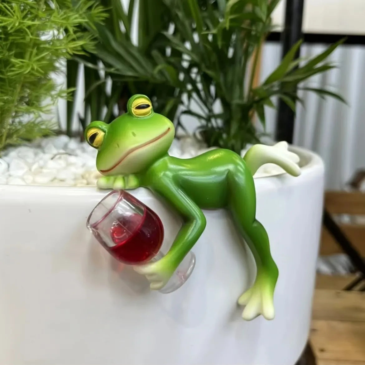 SUENTA Grüner Frosch Pflanzendeko Mit Weinglas Charmantes Design Wein-Frosch