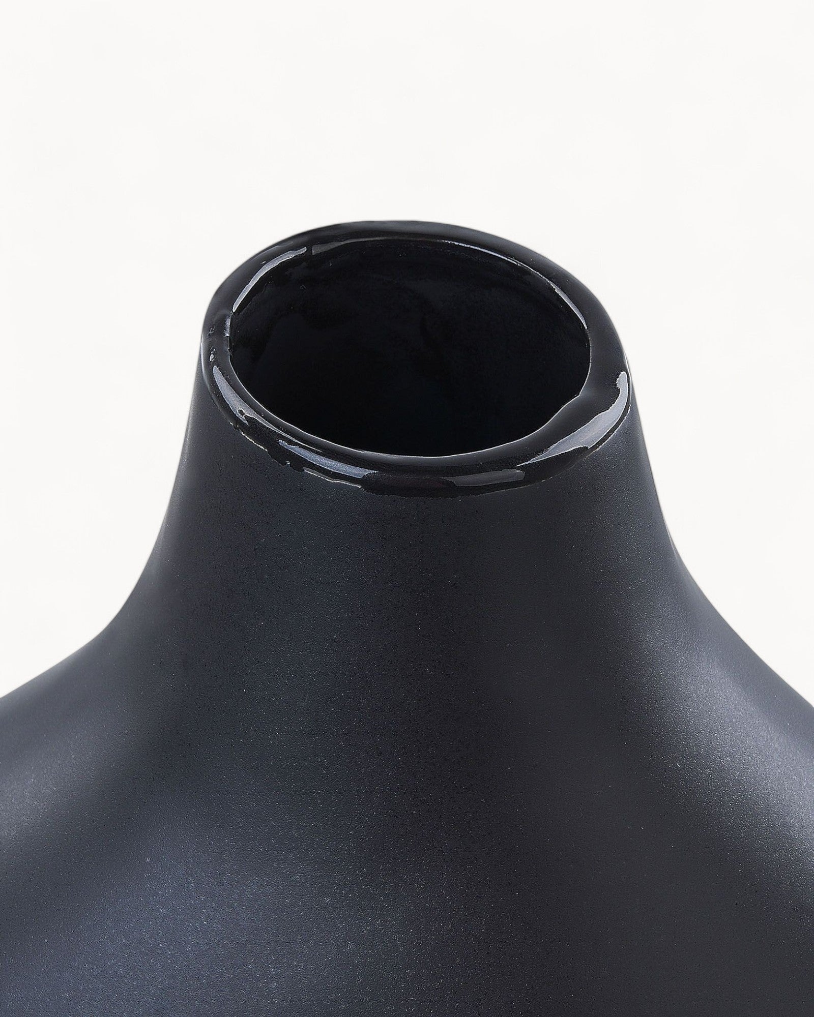 Handgefertigte Blumenvase Schwarz Porzellan 31 cm Moderne Vasen für Blumenarrangements 2
