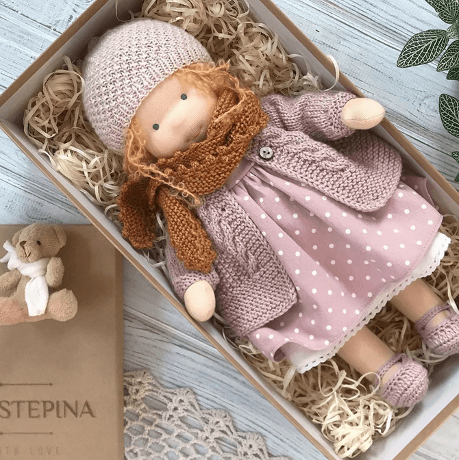 SUENTA Winter-Waldorf-Kuschelpuppe Poppi Kuschelfreund Handgefertigte F