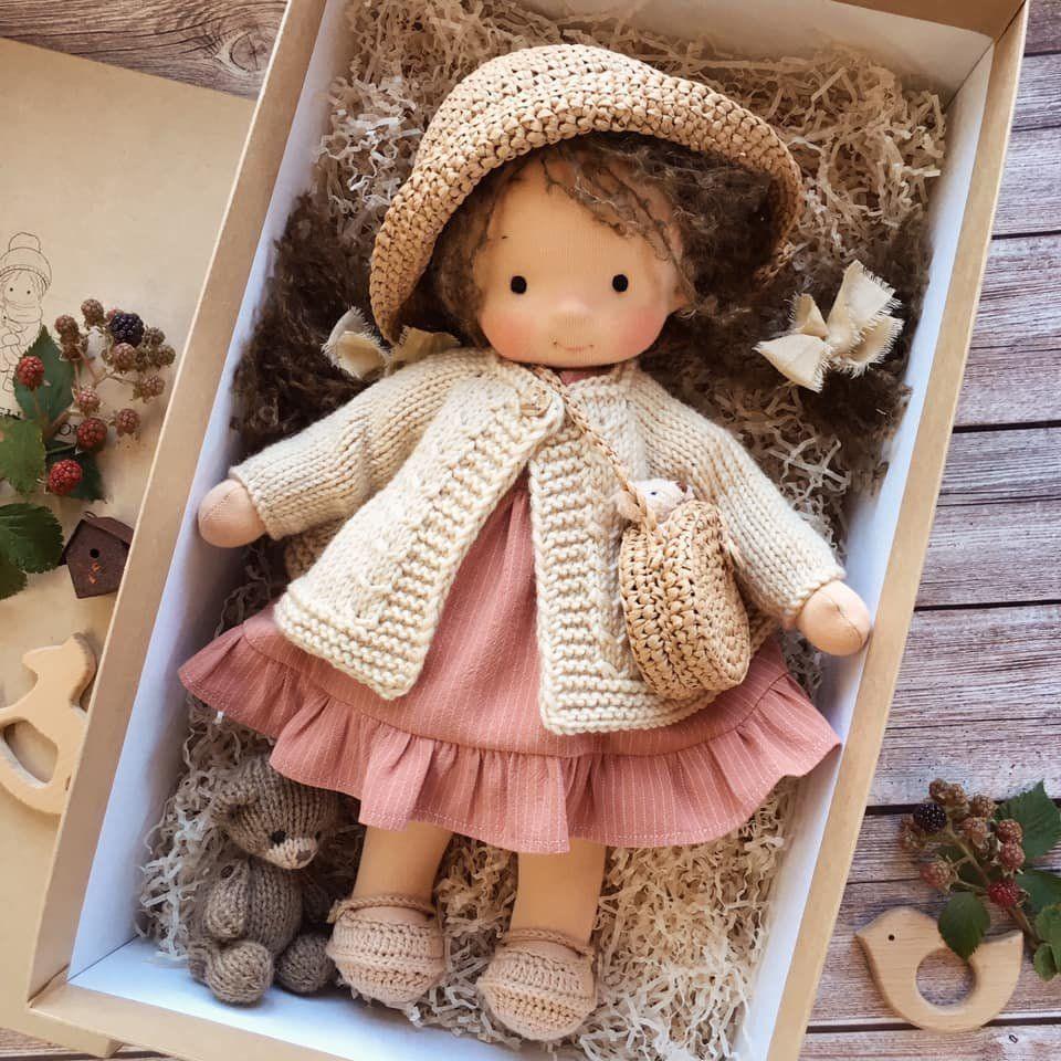 SUENTA Winter-Waldorf-Kuschelpuppe Poppi Kuschelfreund Handgefertigte J