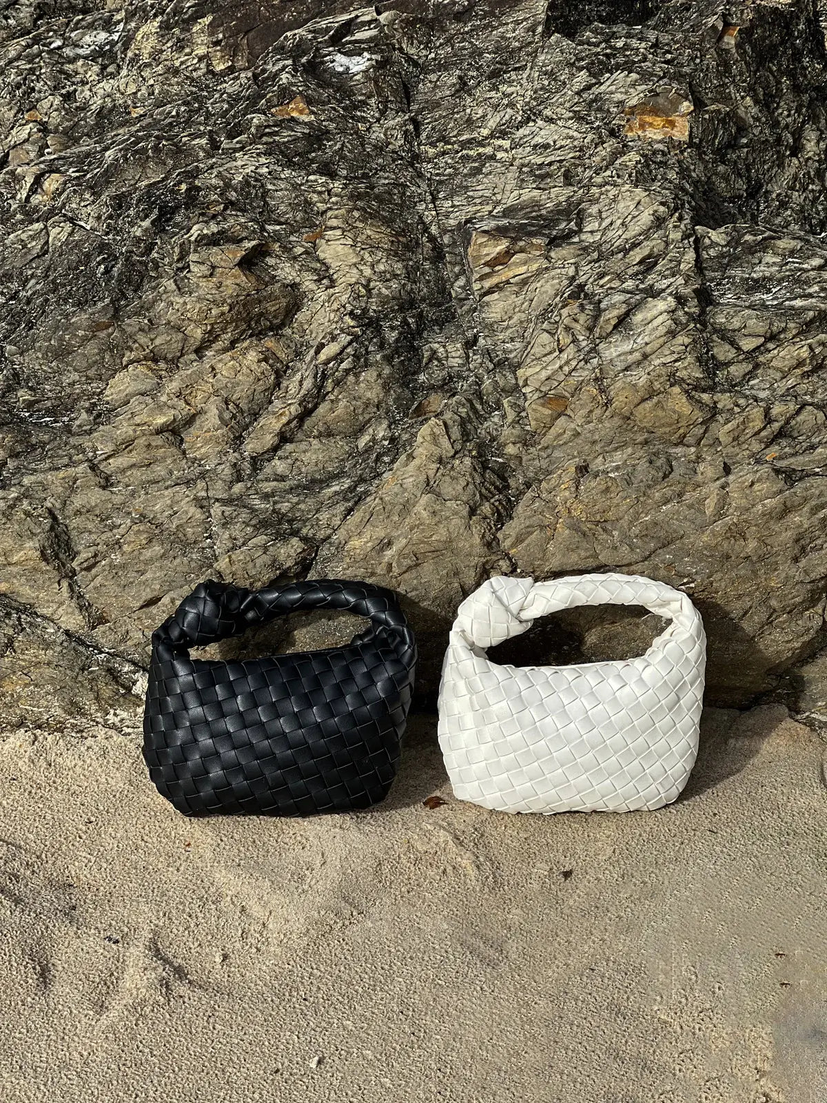 SUENTA Handtasche aus veganem Leder Gewebte Umhängetasche Gebrauch