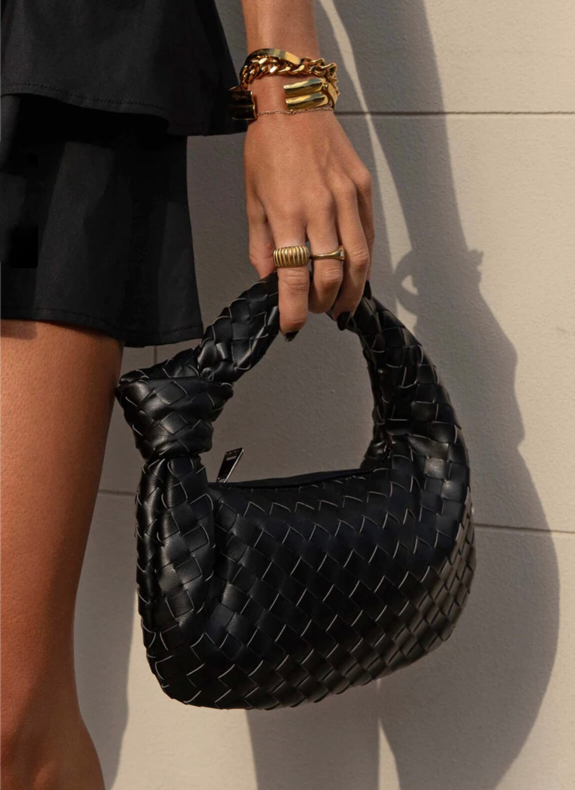 SUENTA Handtasche aus veganem Leder Gewebte Umhängetasche Gebrauch
