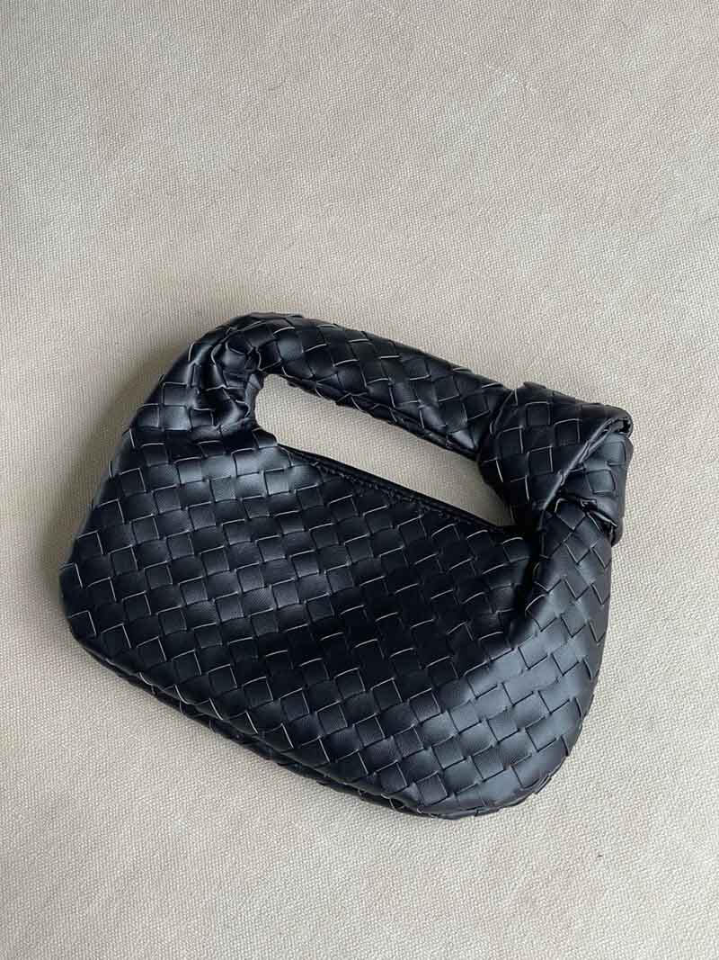 SUENTA Handtasche aus veganem Leder Gewebte Umhängetasche Gebrauch