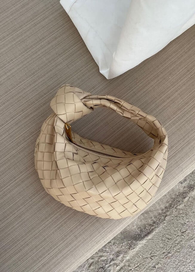 SUENTA Handtasche aus veganem Leder Gewebte Umhängetasche Gebrauch