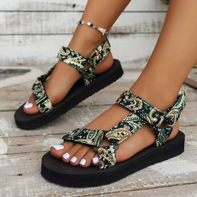 SUENTA Velvet | Damen Sommer-Sandalen – Bunte Farben & Leichter Komfort Grüne Blumen Stoff