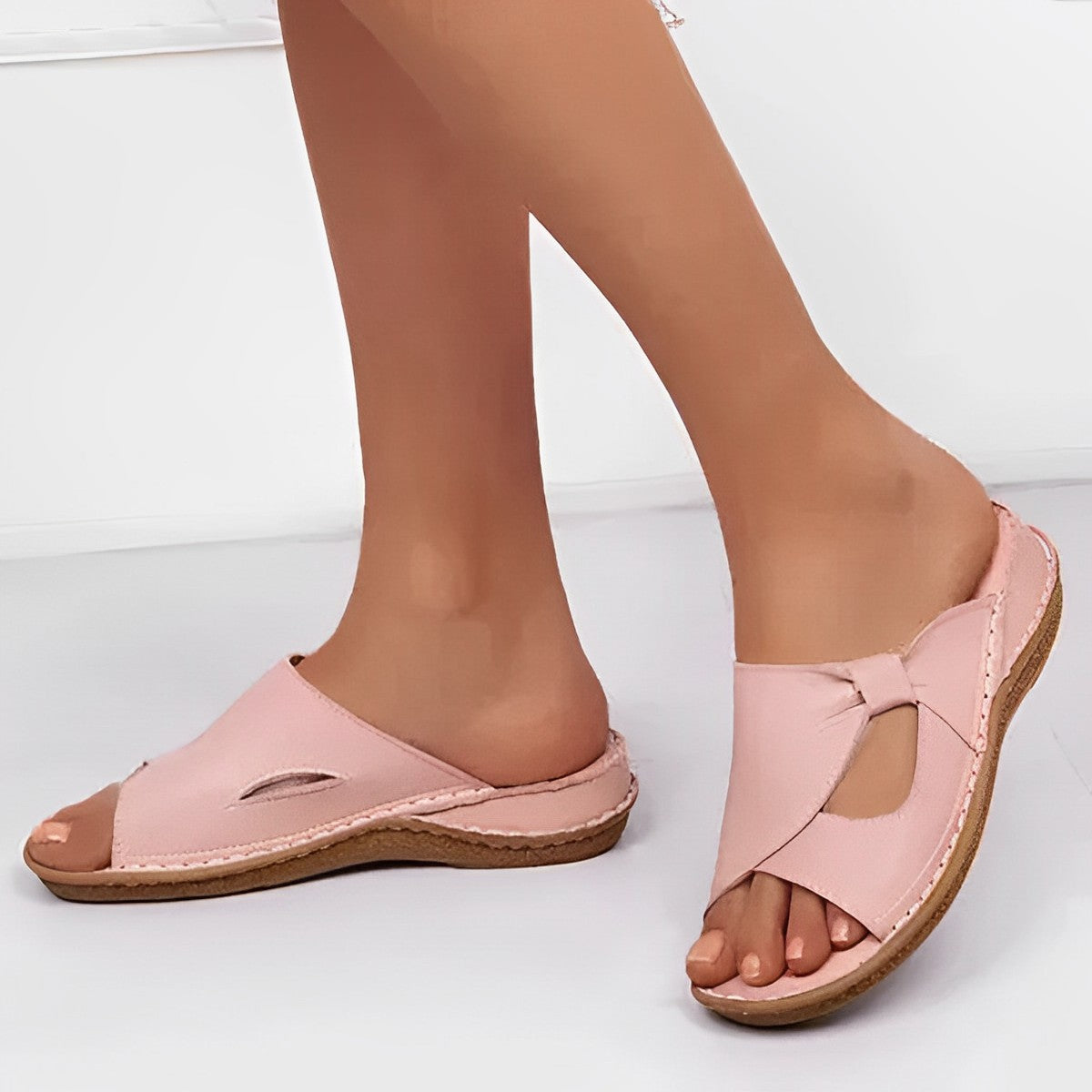 SUENTA Damen Sandalen aus veganem Leder – T-Riemen & Doppel-Klettverschluss Rosa