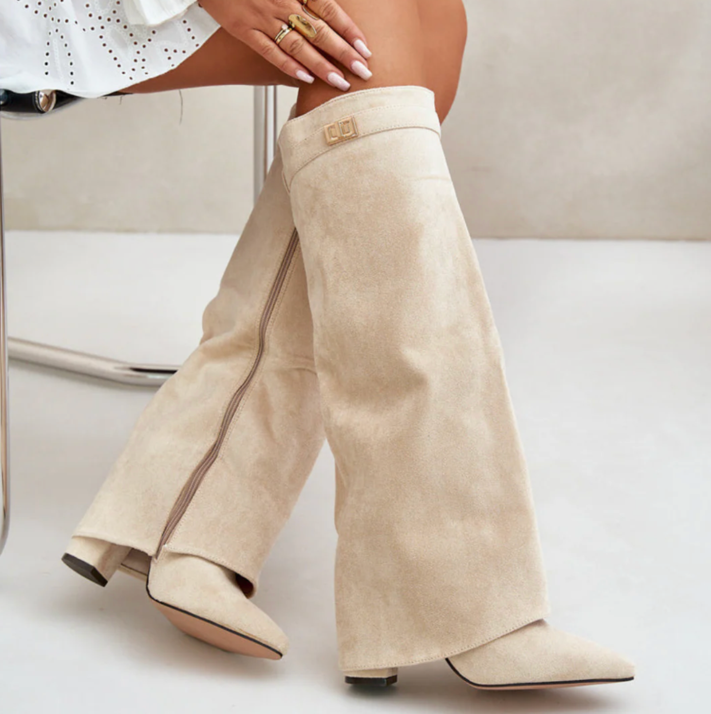 SUENTA Hohe Leder Kniehohen Stiefel Goldene Schnalle Samtige Textur