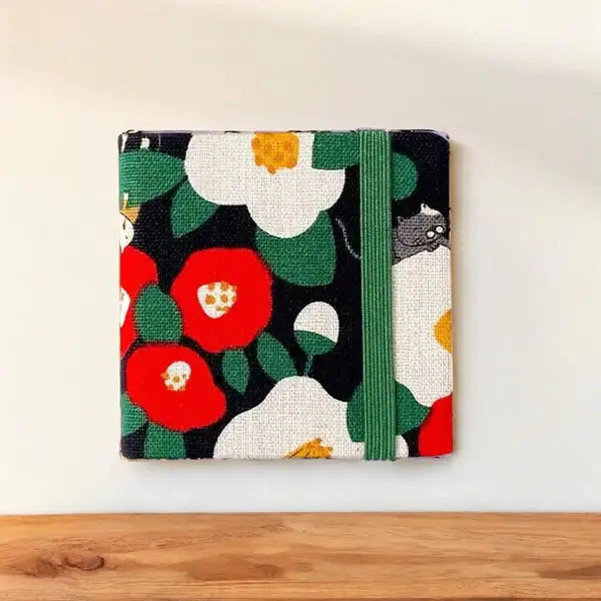SUENTA Kompaktes Tragbares Aquarellset 24 Farben Und Minipinsel Schwarze Blumen