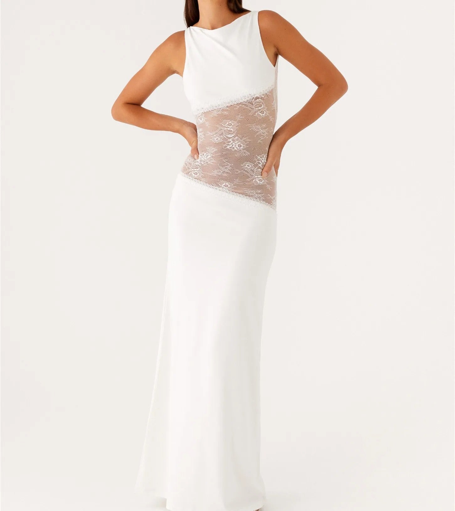 SUENTA Aura | Langes Spitzenkleid für Damen – Elegante Silhouette & anspruchsvolles Design Weiß