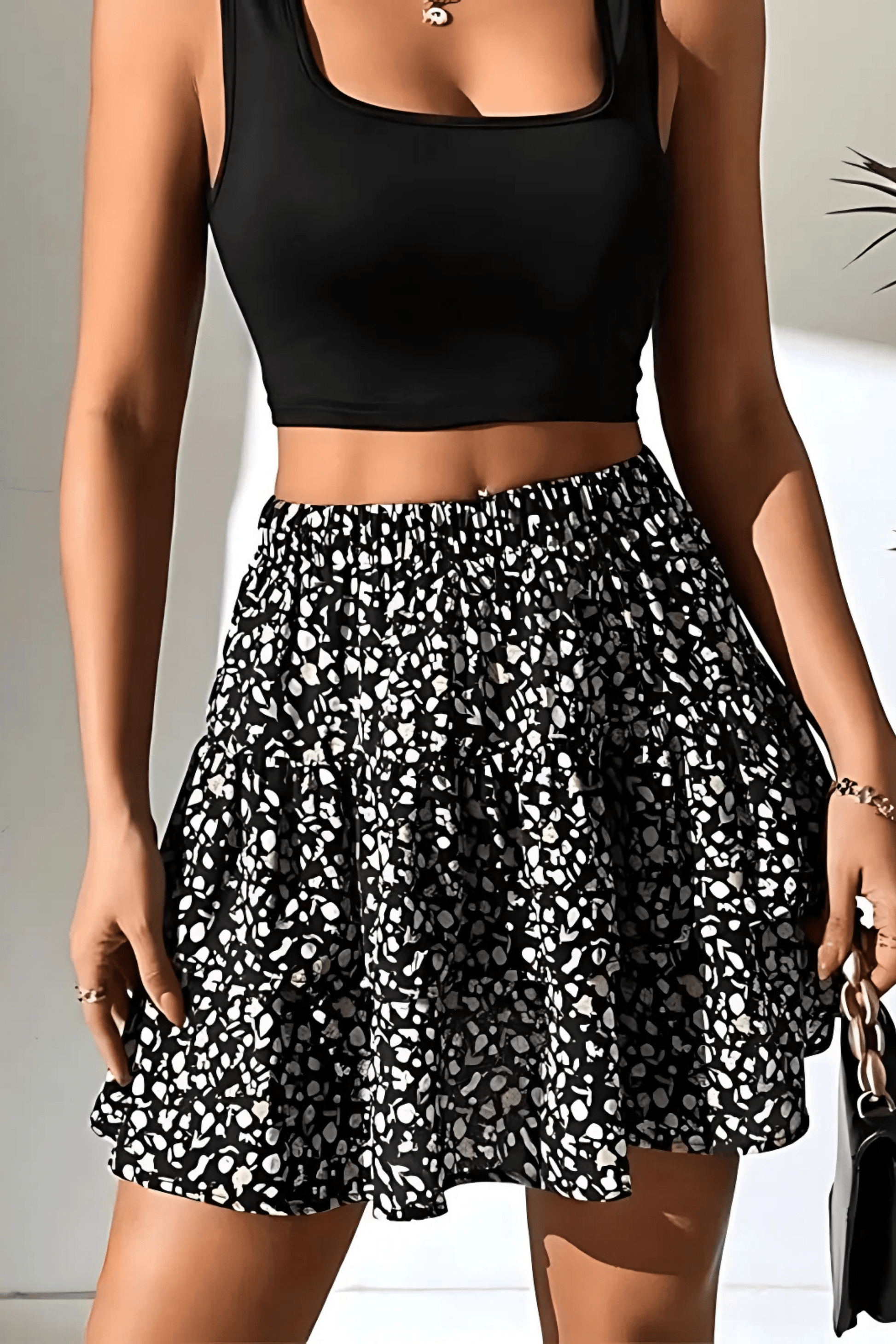 SUENTA Sahara | Damen Stufenminirock – Mini-Länge, Stufendesign & Leichtes Material Schwarz und weiß