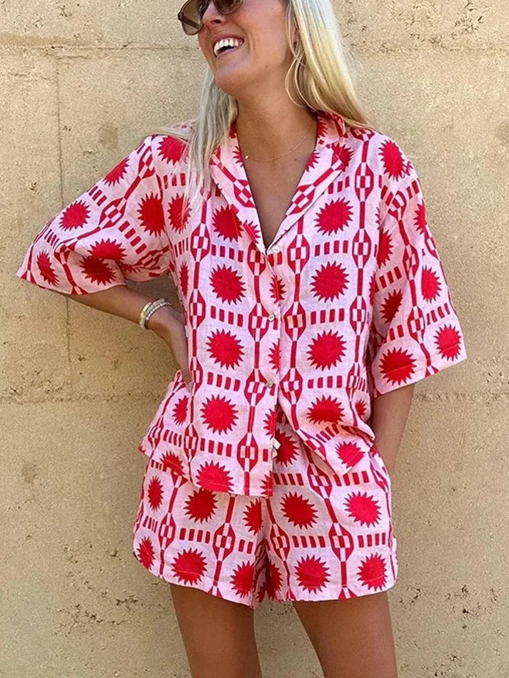 SUENTA Damen Shirt & Shorts Set Geometrische Muster Lässige Silhouette Geo Print Rot