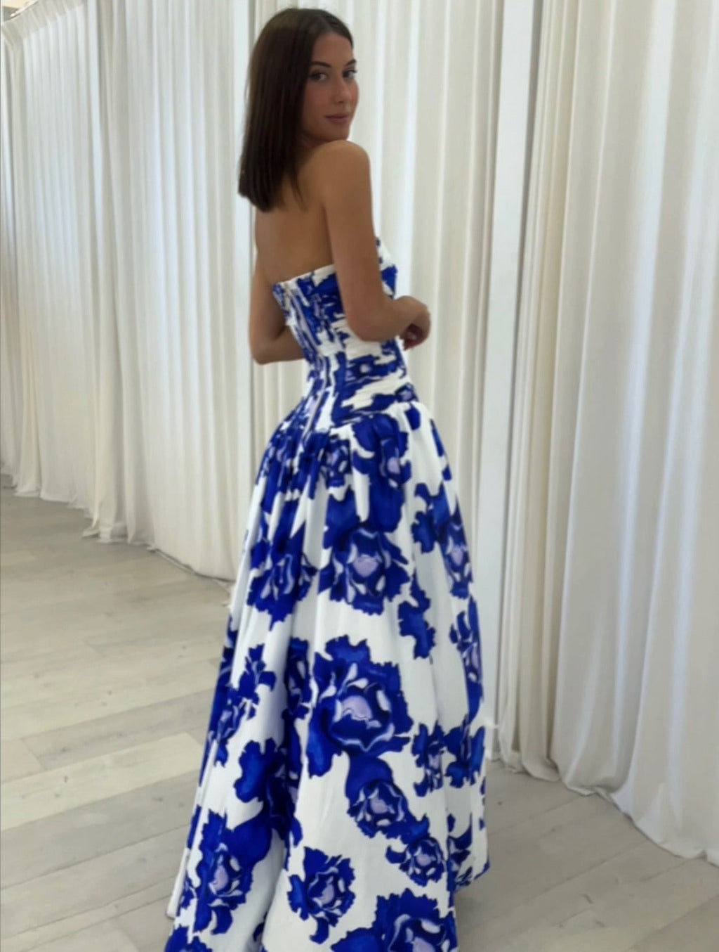 SUENTA Damen Blumen-Maxikleid Trägerlos – Ausdrucksstarkes Muster
