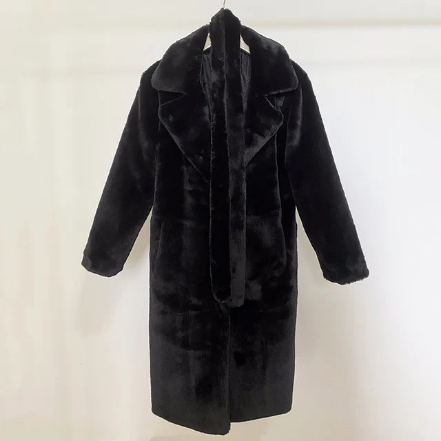 SUENTA Damen Pelzmantel Opulenten Glamour Seidige Plüschige Textur Schwarz