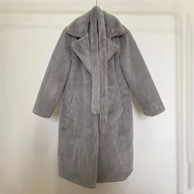 SUENTA Damen Pelzmantel Opulenten Glamour Seidige Plüschige Textur