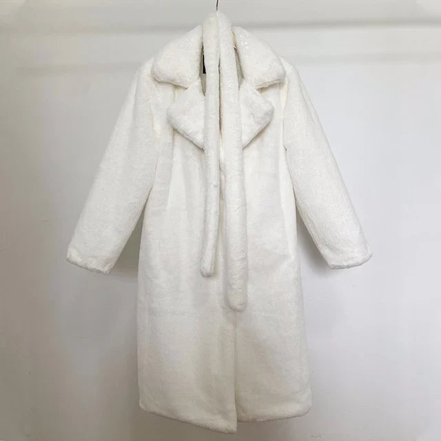 SUENTA Damen Pelzmantel Opulenten Glamour Seidige Plüschige Textur