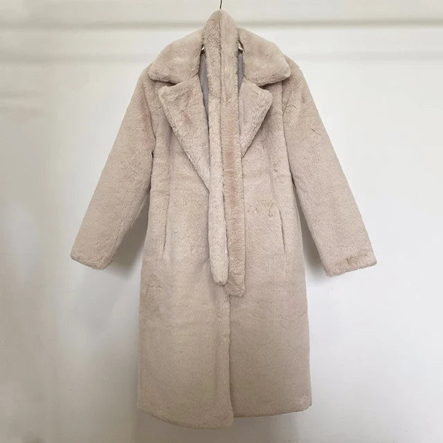 SUENTA Damen Pelzmantel Opulenten Glamour Seidige Plüschige Textur Beige