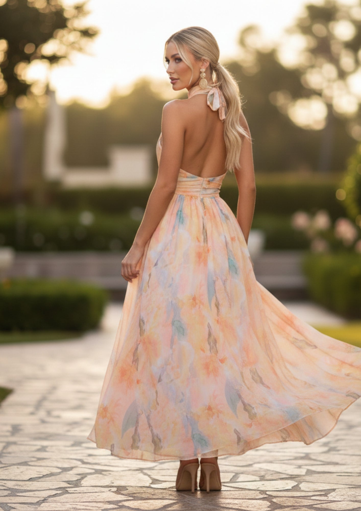SUENTA Damen Maxi-Abendkleid – Neckholder & Ärmellos mit fließendem Rock