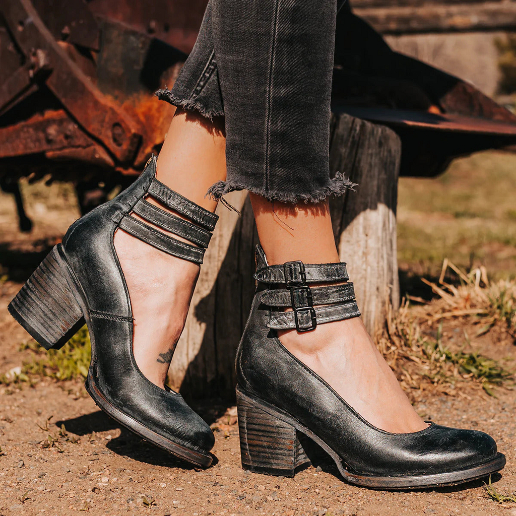 SUENTA Women's Elegant Block Heel Pumps - Comfortable All-Day Dress Shoes with Stable Chunky Heel, Cushioned Insole & Closed Toe Schwarz