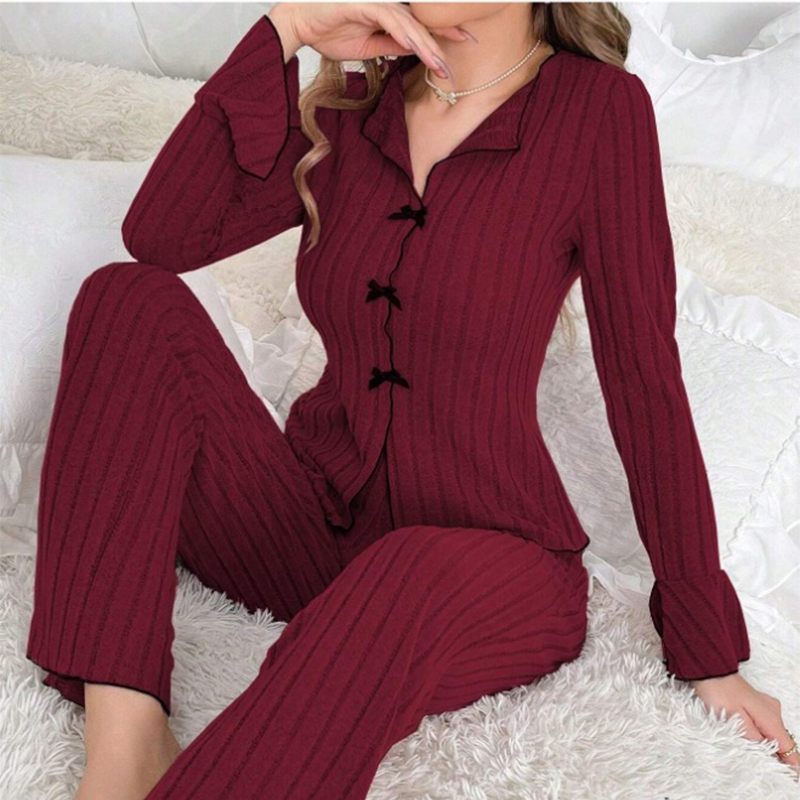 SUENTA Damen Zweiteilige Pyjama In Rippoptik Mit Dekorativen Verschlüssen Rotwein