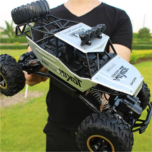 SUENTA RC-LKW Fernsteuerbares 4WD-Spielzeug Offroad-Spaß für Kinder Silber