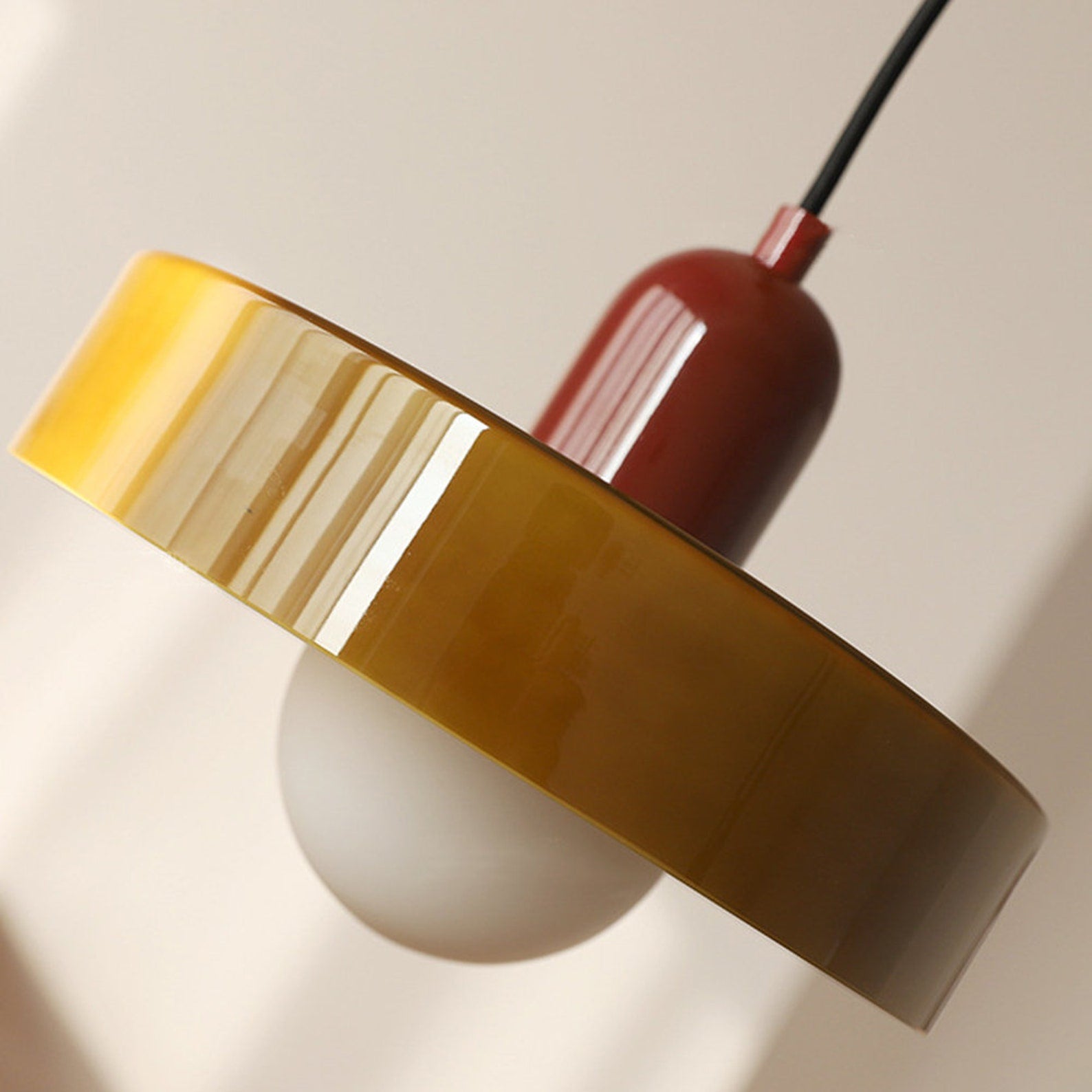 SUENTA Bauhaus Hängeleuchte aus Buntglas für Esstisch – Modernes Design